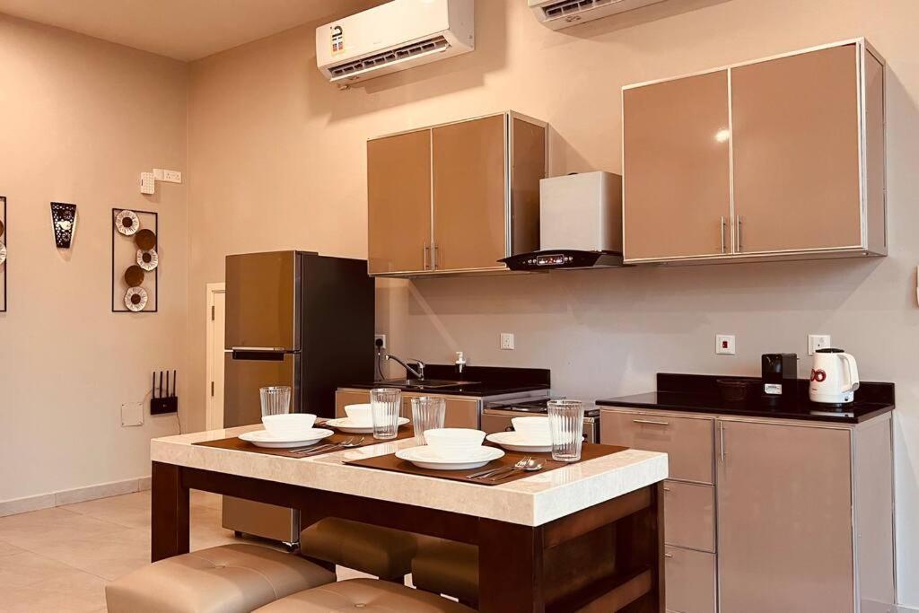 Apartamento One Guest Place 2bhk Near The